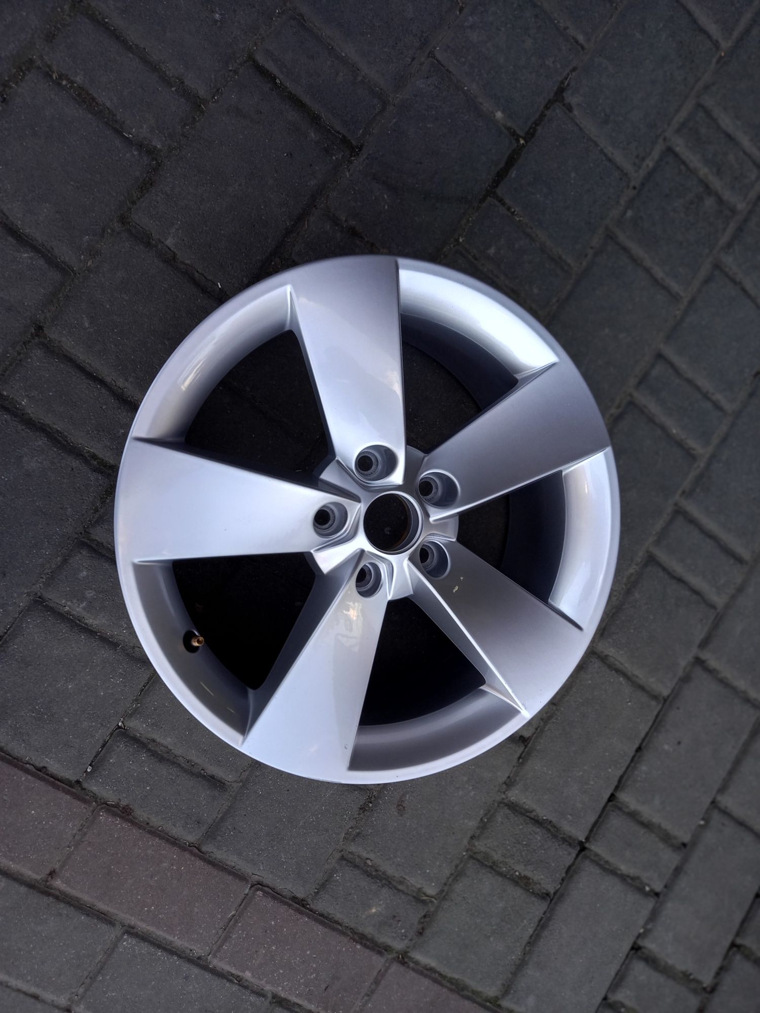 felga-skoda-5x112-7j-17-et-45-1-sztuka